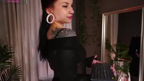 Snapshot of rocknsexx chatting on 15, 6, 2026 Roxy online show from 15, 6, 2026