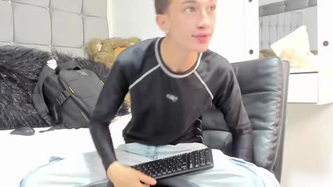 Snapshot of rolito18_ chatting on 2, 1, 2025 twink juli online show from 2, 1, 2025