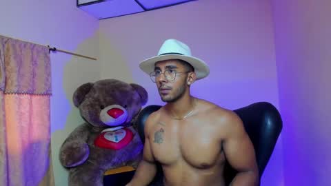 Snapshot of romanpearce_ chatting on 24, 1, 2025 Roman online show from 24, 1, 2025