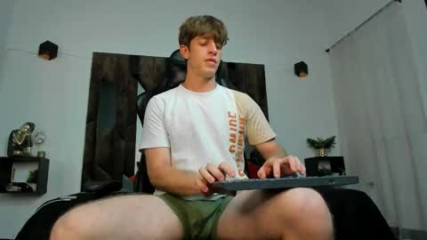 Snapshot of romeo_ricci1 chatting on 6, 6, 2026 Romeo Ricci online show from 6, 6, 2026
