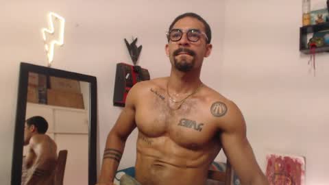 Snapshot of romeocolin_ chatting on 1, 7, 2026 R O M E O online show from 1, 7, 2026