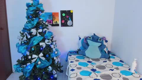 Snapshot of rooxxyy_ chatting on 15, 12, 2024 online show from 15, 12, 2024