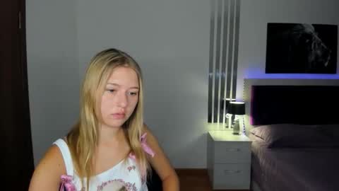 Snapshot of rosarising chatting on 24, 5, 2026 RosaRising online show from 24, 5, 2026