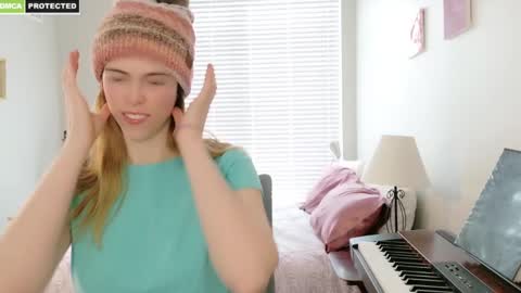 rose77782 online show from 8, 2, 2025