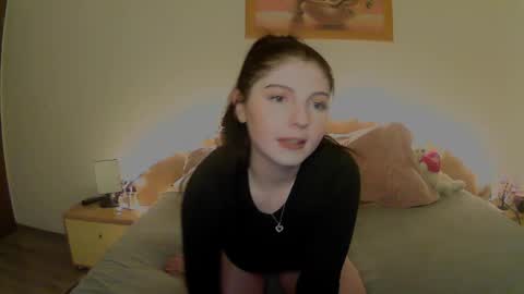 Snapshot of rose_2004 chatting on 28, 1, 2025 Rose online show from 28, 1, 2025