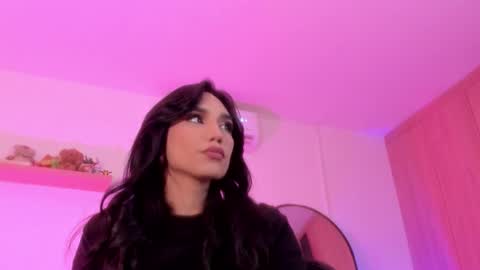 Rose Saenz online show from 15, 11, 2025