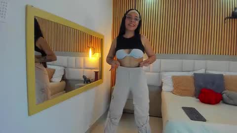 roseaurora online show from 8, 11, 2025