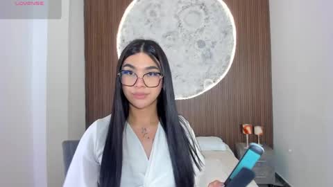 Snapshot of rosecassie chatting on 18, 4, 2026 Rose online show from 18, 4, 2026