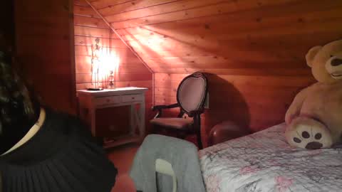 Dahlia Rose online show from 1, 3, 2025