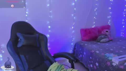 Snapshot of roseliam_ chatting on 23, 4, 2026 Rose online show from 23, 4, 2026