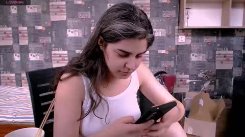 Snapshot of roselina_ chatting on 18, 9, 2025 Rose online show from 18, 9, 2025