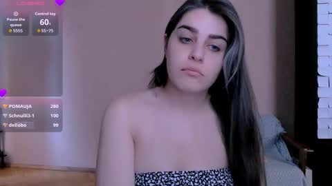 Snapshot of roselina_ chatting on 6, 11, 2025 Rose online show from 6, 11, 2025