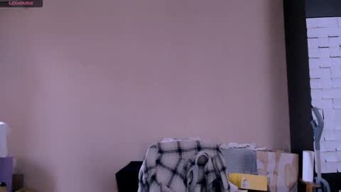 Snapshot of roselina_ chatting on 4, 12, 2025 Rose online show from 4, 12, 2025