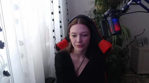 Lina online show from 4, 4, 2026