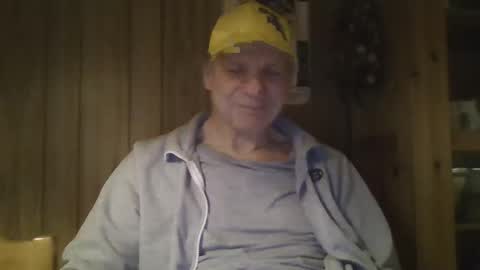 Snapshot of roses2u1958 chatting on 17, 12, 2024 roses2u1958 online show from 17, 12, 2024