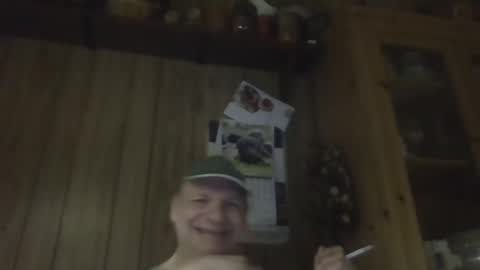 Snapshot of roses2u1958 chatting on 18, 12, 2024 roses2u1958 online show from 18, 12, 2024