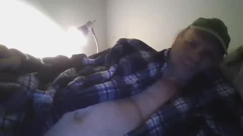 Snapshot of roses2u1958 chatting on 23, 12, 2024 roses2u1958 online show from 23, 12, 2024