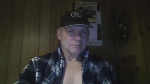 Snapshot of roses2u1958 chatting on 3, 1, 2025 roses2u1958 online show from 3, 1, 2025