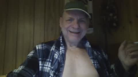 Snapshot of roses2u1958 chatting on 5, 1, 2025 roses2u1958 online show from 5, 1, 2025