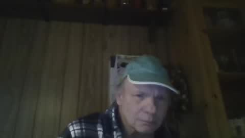 Snapshot of roses2u1958 chatting on 2, 2, 2025 roses2u1958 online show from 2, 2, 2025