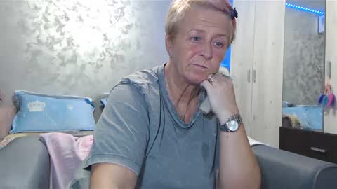 Lovepinklilly online show from 4, 1, 2025