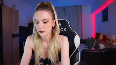Snapshot of rosesarered97 chatting on 10, 1, 2025 Abbygail online show from 10, 1, 2025