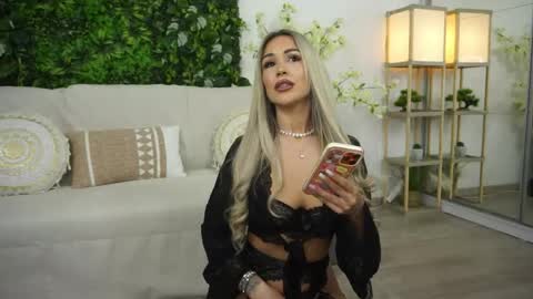Snapshot of roshen_amira chatting on 1, 5, 2026 Amii online show from 1, 5, 2026