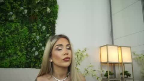 Snapshot of roshen_amira chatting on 11, 5, 2026 Amii online show from 11, 5, 2026