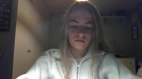 Snapshot of rosie_june chatting on 3, 12, 2024 Rosie online show from 3, 12, 2024