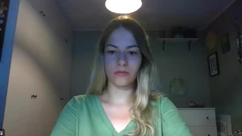 Snapshot of rosie_june chatting on 12, 9, 2025 Rosie online show from 12, 9, 2025