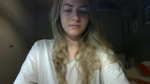 Snapshot of rosie_june chatting on 4, 2, 2026 Rosie online show from 4, 2, 2026