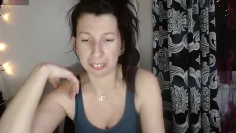Snapshot of rosiehayes chatting on 13, 12, 2025 RosieHayes online show from 13, 12, 2025