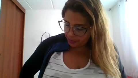 Snapshot of rossanalionheart chatting on 2, 3, 2025 Rossana online show from 2, 3, 2025