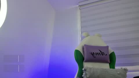 Snapshot of rosse_amyy chatting on 2, 12, 2024 online show from 2, 12, 2024