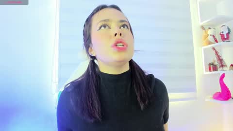 Snapshot of rosse_amyy chatting on 3, 12, 2024 online show from 3, 12, 2024