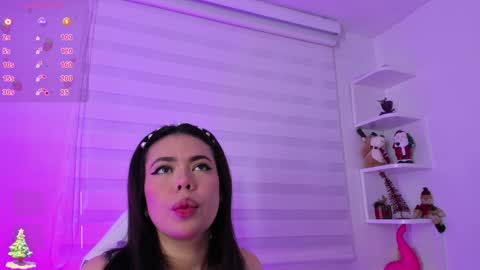 Snapshot of rosse_amyy chatting on 24, 12, 2024 online show from 24, 12, 2024