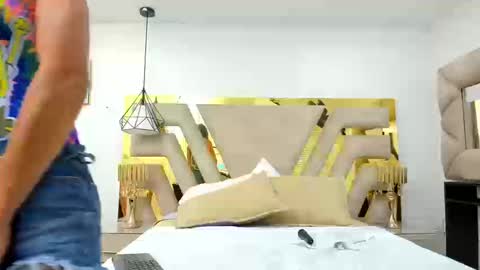 Snapshot of rossee_naia chatting on 25, 9, 2025 Beauty Naia online show from 25, 9, 2025