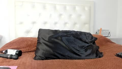 rouse_sexy_hotxx77 online show from 29, 3, 2026