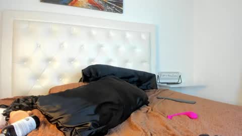 rouse_sexy_hotxx77 online show from 18, 4, 2026