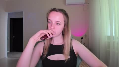 Snapshot of rousereed chatting on 23, 4, 2026 Rouse online show from 23, 4, 2026