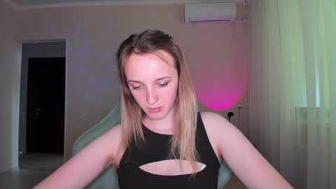 Snapshot of rousereed chatting on 23, 4, 2026 Rouse online show from 23, 4, 2026