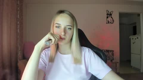 Snapshot of rousereed chatting on 23, 6, 2026 Rouse online show from 23, 6, 2026