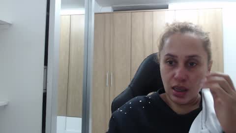 Roxana online show from 4, 1, 2025