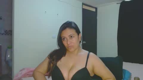 Snapshot of roxanasexy2025 chatting on 13, 9, 2025 roxanasexy2025 online show from 13, 9, 2025