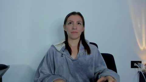 Snapshot of roxanne_jones1 chatting on 8, 6, 2026 roxanne online show from 8, 6, 2026