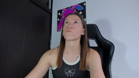 Snapshot of roxanne_jones1 chatting on 1, 7, 2026 roxanne online show from 1, 7, 2026