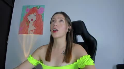 Snapshot of roxanne_jones1 chatting on 8, 7, 2026 roxanne online show from 8, 7, 2026
