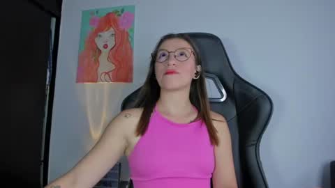 Snapshot of roxanne_jones1 chatting on 10, 7, 2026 roxanne online show from 10, 7, 2026
