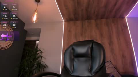 Snapshot of roxannehill_ chatting on 19, 12, 2024 Roxanne Hill online show from 19, 12, 2024