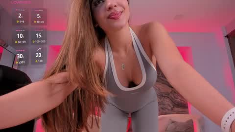 Snapshot of roxannehill_ chatting on 2, 4, 2026 Roxanne Hill online show from 2, 4, 2026